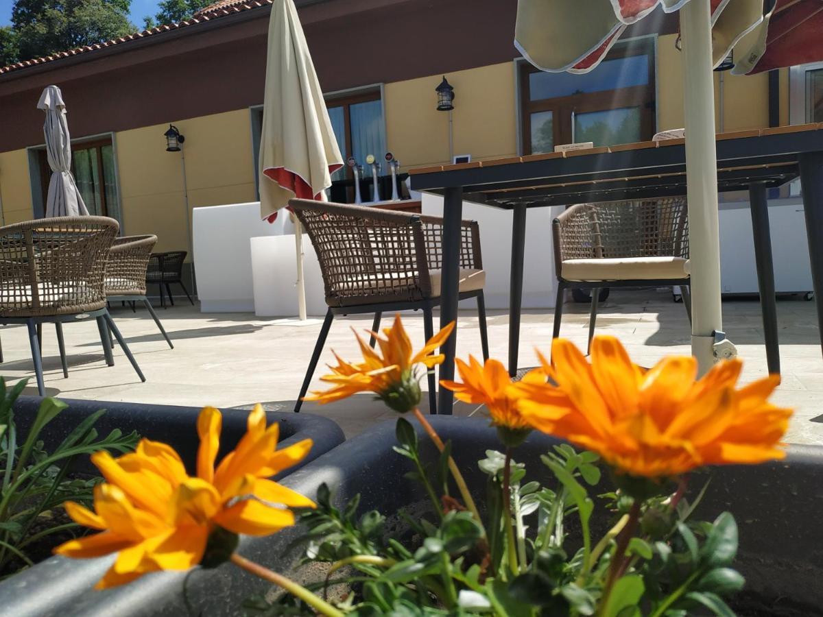 Hotel Restaurante Val Antas de Ulla Exterior foto